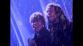 Roberta Flack & Maxi Priest - Set The Night To Music (Official Music Video)