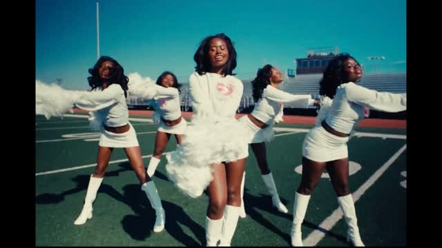 Momo Boyd - She's a Sweetheart (Official Visualizer)